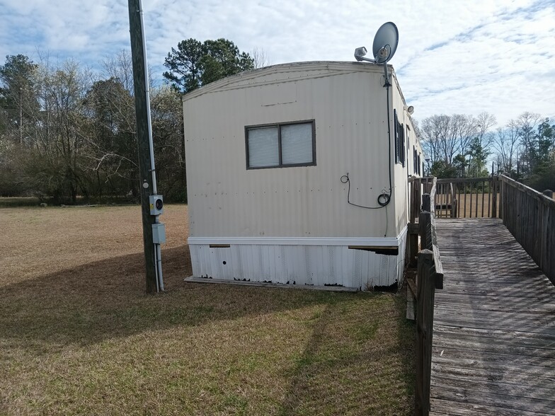 More Photos Of 1344 N 9th St, Griffin Religious Facility For Sale