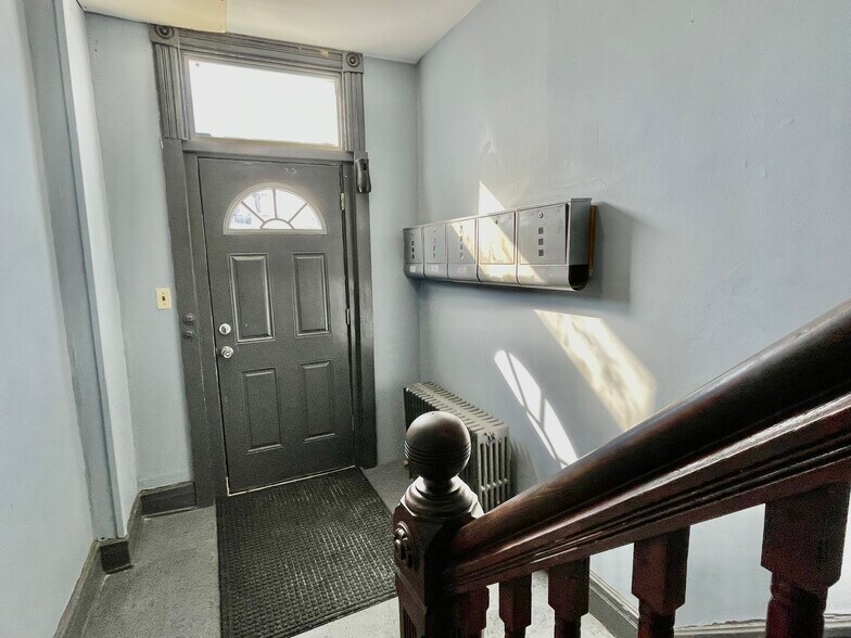 More Photos Of 158-160 W Main St, Walden Storefront Retail Residential For Sale