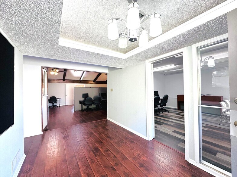 More Photos Of 722 E Wheatland Rd, Duncanville Office For Sale