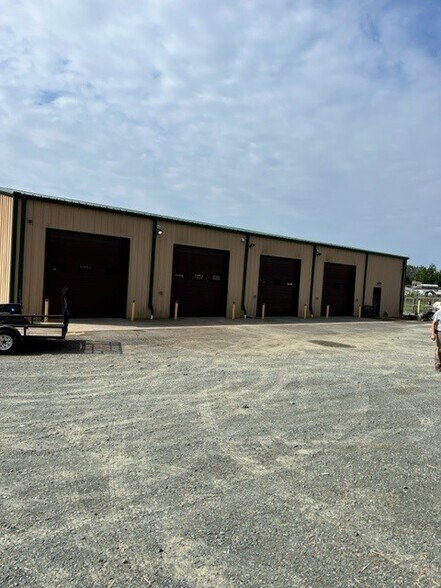 Primary Photo Of 196 Poindexter Rd, Louisa Warehouse For Lease
