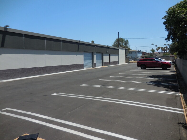 More Photos Of 1439 Plaza Del Amo, Torrance Warehouse For Sale