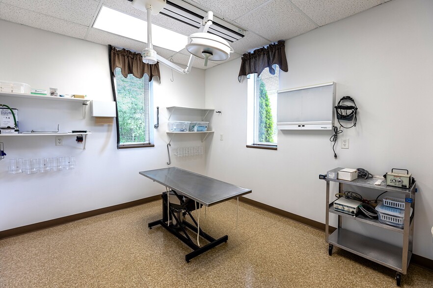 More Photos Of 14605 Velp Ave, Suamico Veterinarian Kennel For Sale