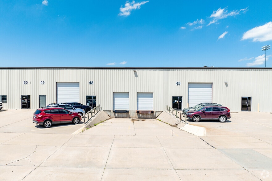 More Photos Of 4817 N 56th St, Lincoln Manufacturing For Lease