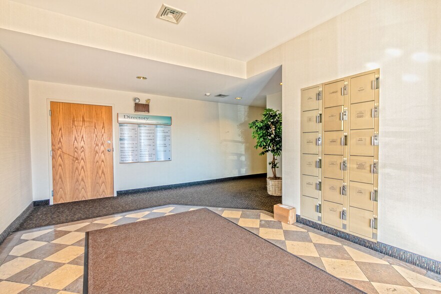 More Photos Of 400 Bayonet St, New London Medical For Lease