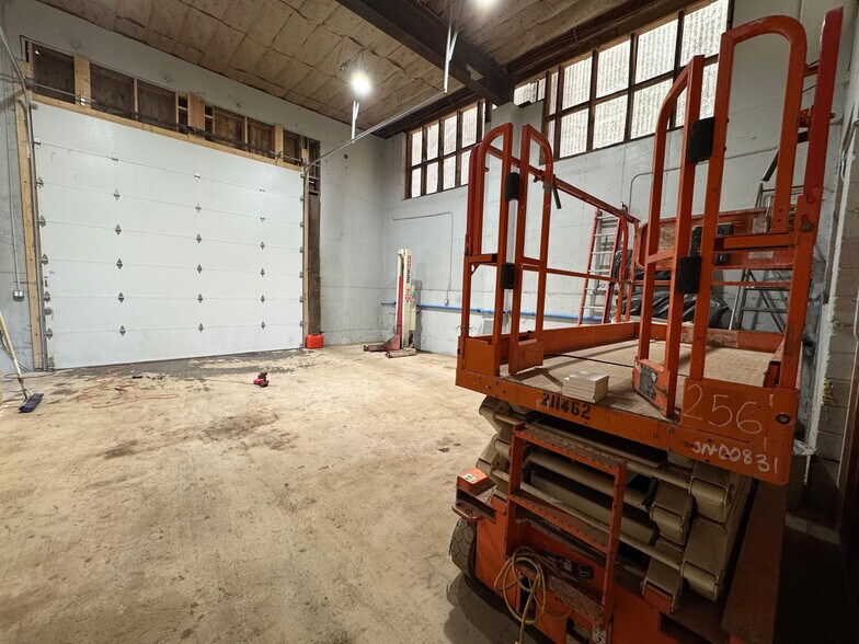 More Photos Of 7 Ruscitti Rd, New Windsor Township Flex For Lease
