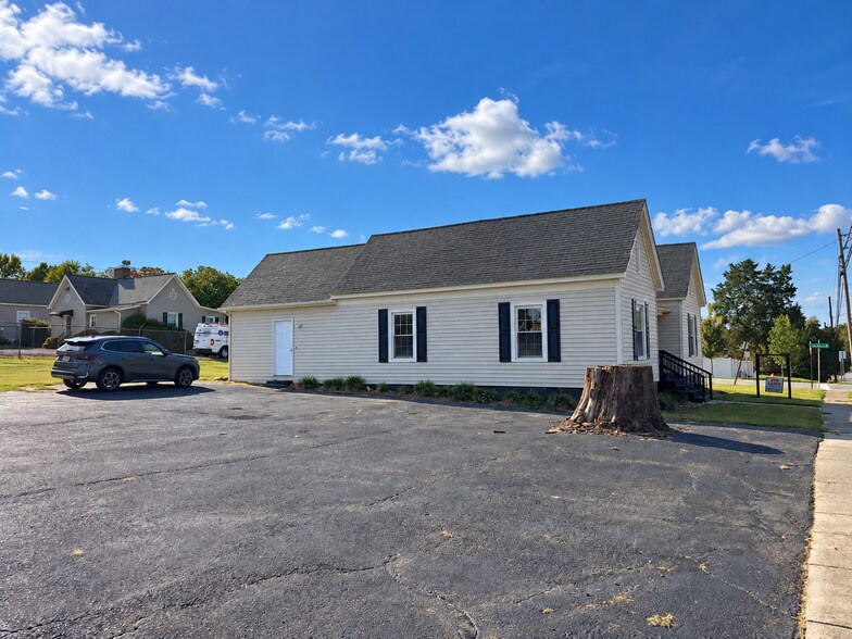 More Photos Of 205 Ricks Dr, Winston-Salem Office For Sale