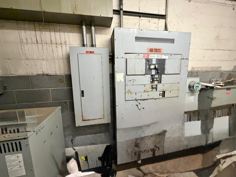 More Photos Of 30 Rockland Park Ave, Tappan Warehouse For Lease