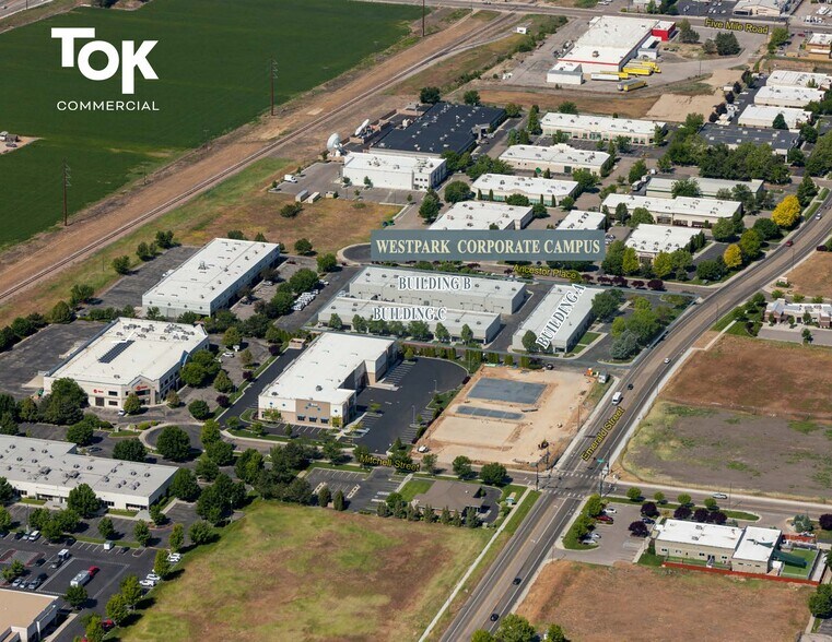 More Photos Of 9925-9939 Emerald St, Boise Flex For Lease