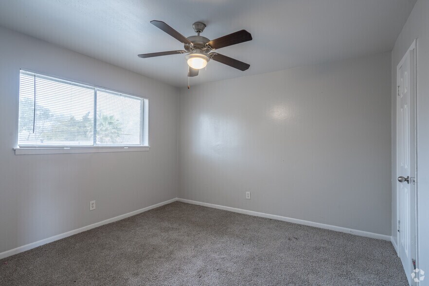 More Photos Of 2550 S Bypass 35, Alvin Apartments For Sale