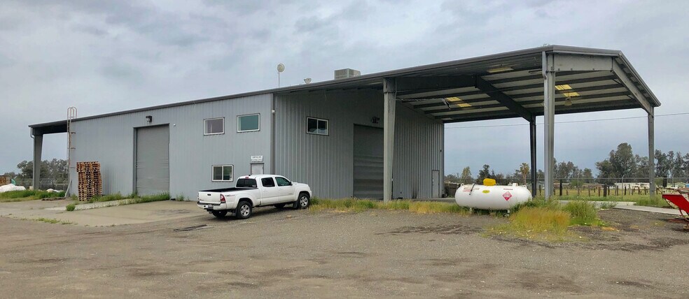More Photos Of East of Highway 99 & North of Deer Creek Avenue, Earlimart Land For Sale