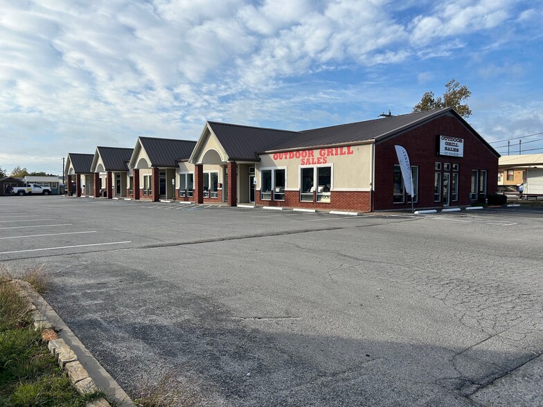 More Photos Of 1020 Fort Worth Hwy, Weatherford Storefront Retail Office For Lease