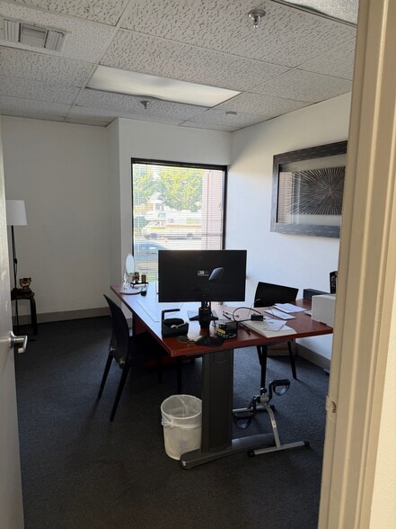 More Photos Of 20218-20220 S Hamilton Ave, Torrance Showroom For Lease