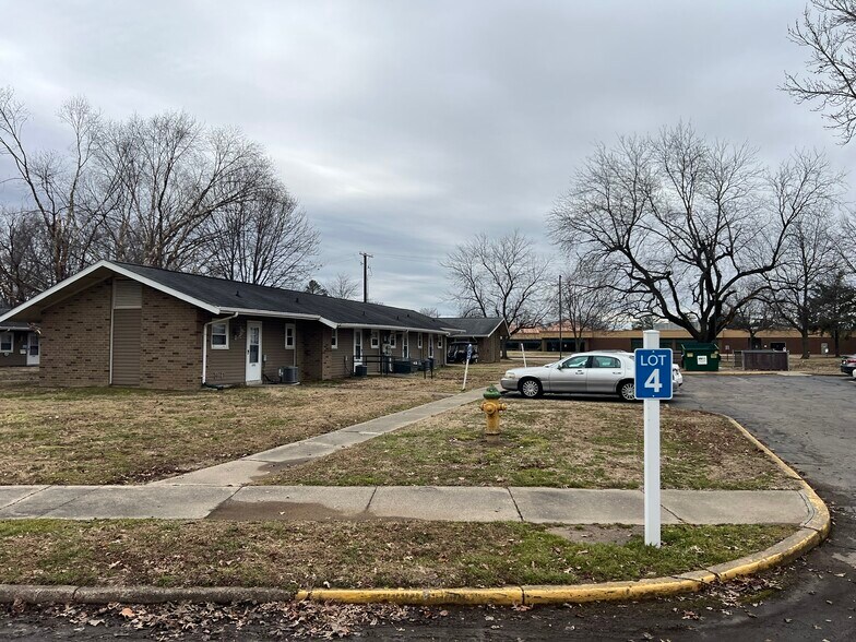 More Photos Of 1450 Luther Sq, Evansville Apartments For Sale
