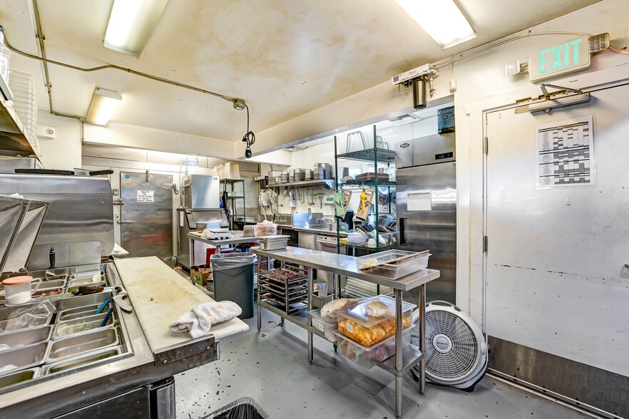 More Photos Of 626 N Larchmont Blvd, Los Angeles Restaurant For Lease