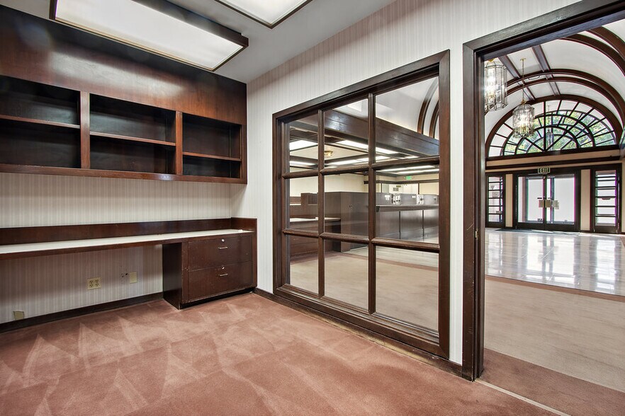 More Photos Of 601 Ferry St, Martinez Bank For Lease