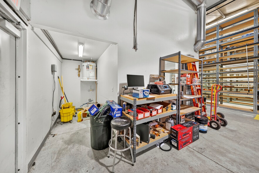 More Photos Of 3755 Crater Lake Hwy, Medford Freestanding For Sale