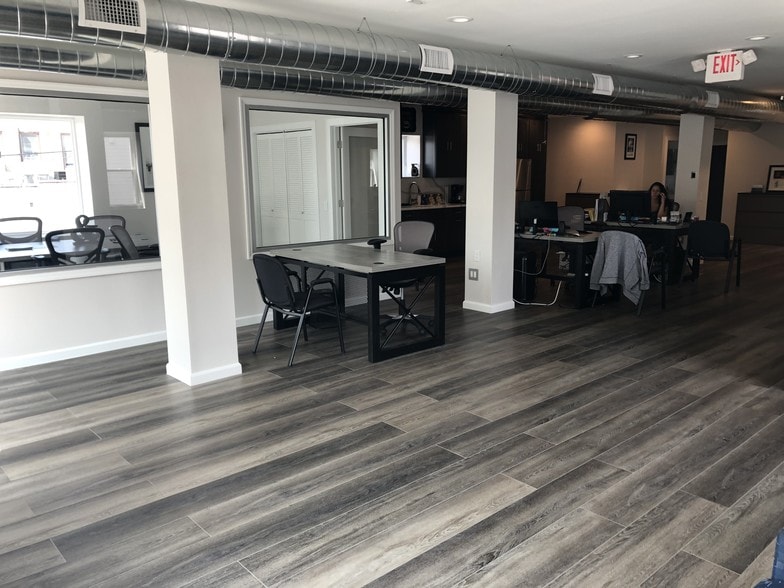 More Photos Of 19 E Elizabeth Ave, Linden Showroom For Sale