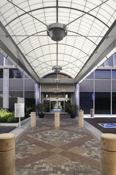 More Photos Of 4955 Van Nuys Blvd, Sherman Oaks Medical For Lease