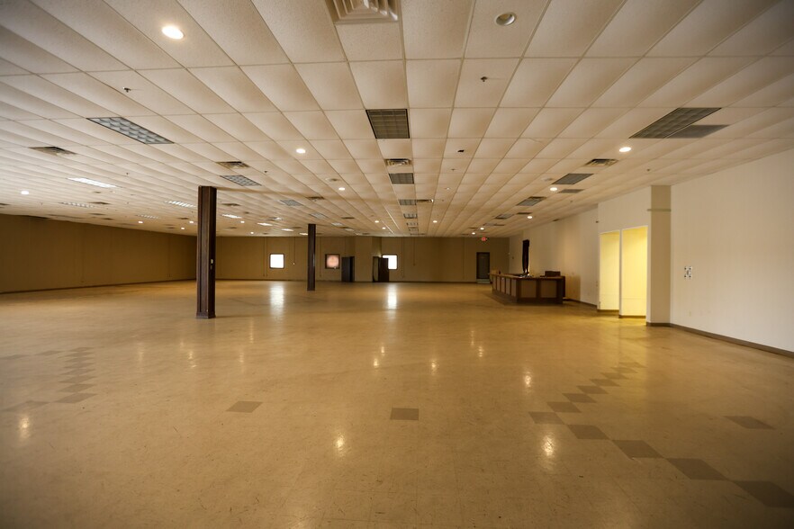 More Photos Of 1225 Timberlane Dr, Sauk Centre General Retail For Sale