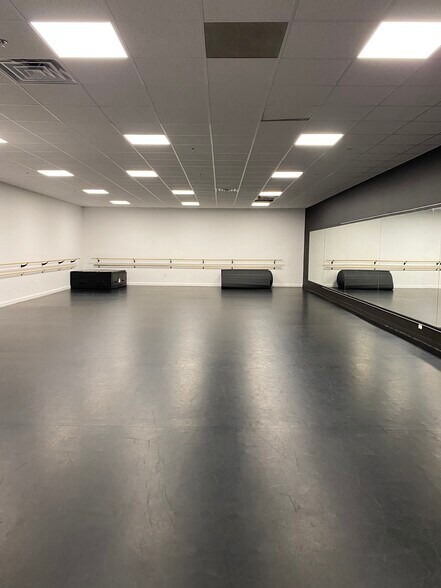 More Photos Of 280 High St, Clinton Department Store For Lease