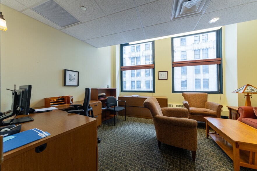 More Photos Of 50 E Washington St, Chicago Office For Sale