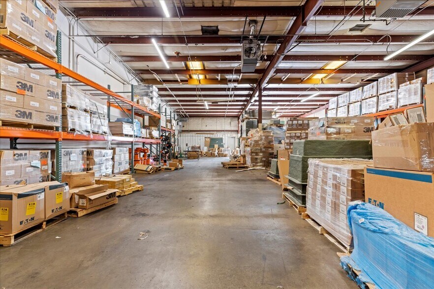 More Photos Of 5750-5778 Lamar St, Arvada Warehouse For Lease