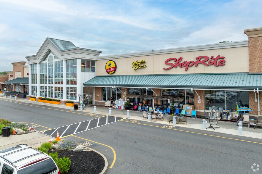 More Photos Of 130 Marketplace Blvd, Hamilton Unknown For Lease