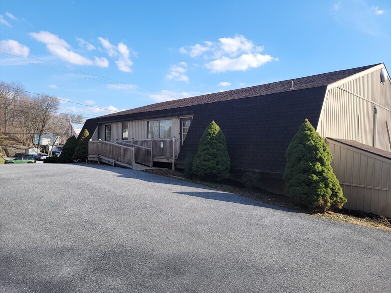 More Photos Of 550 N Mountain Rd, Harrisburg Freestanding For Lease