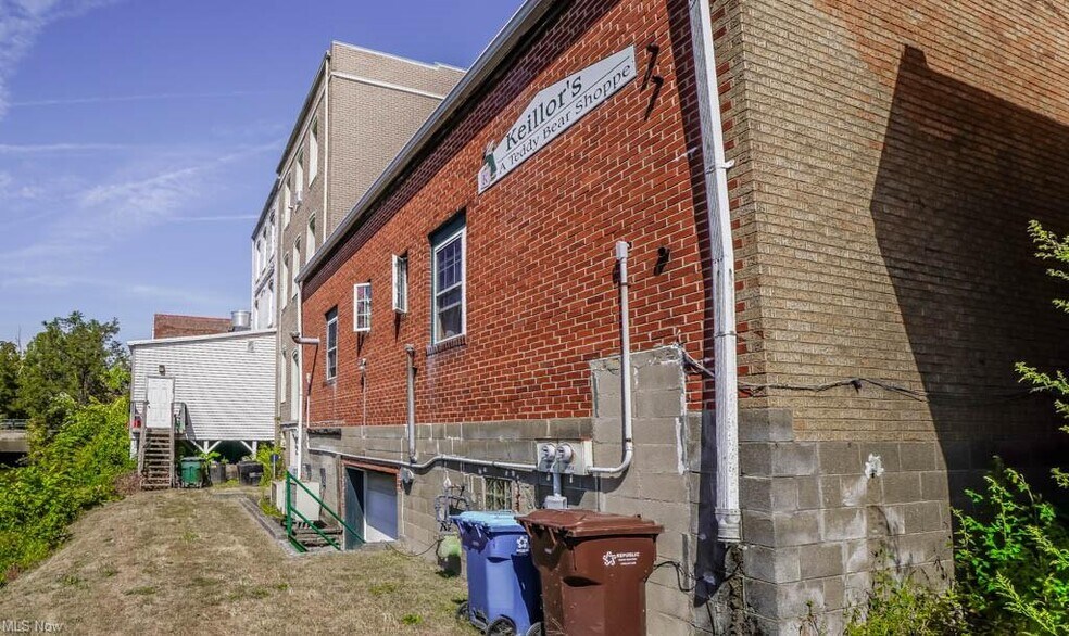 More Photos Of 117 N Canal St, Canal Fulton General Retail For Lease