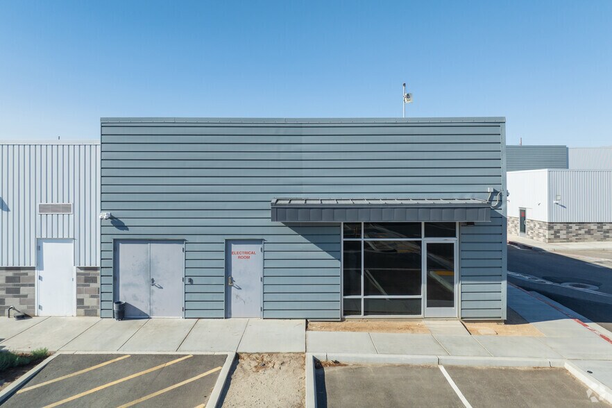 More Photos Of 84829 Avenue 48, Coachella Manufacturing For Sale