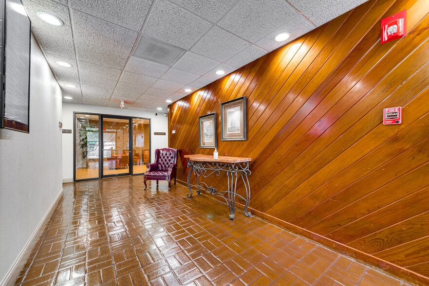 More Photos Of 3000 Garfield St, Midland Office For Lease