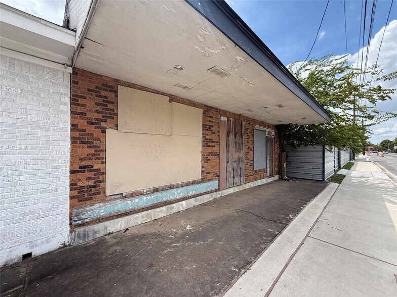 More Photos Of 2319 McKee St, Houston Apartments For Sale