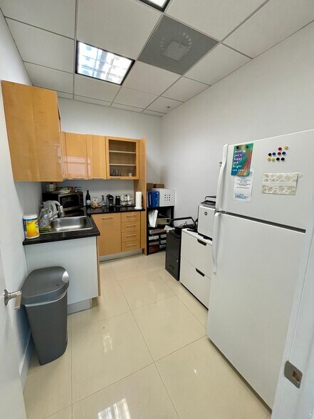 More Photos Of 175 SW 7th St, Miami Medical For Sale