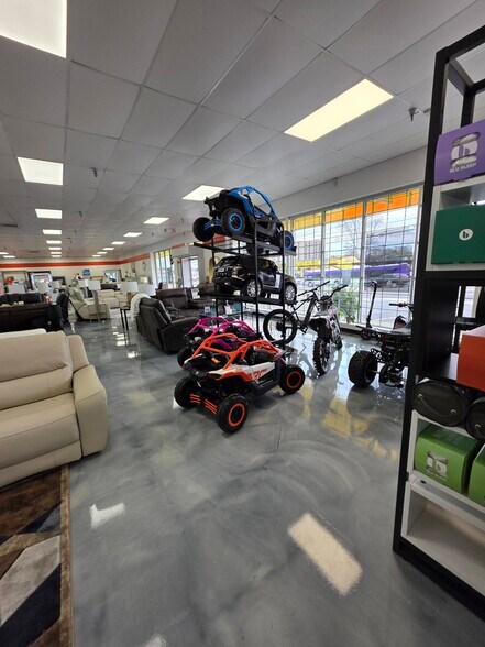 More Photos Of 1028 Gallatin Pike S, Madison Freestanding For Lease