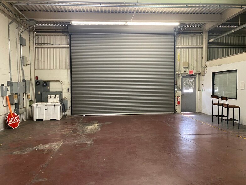 More Photos Of 99-1056 Iwaena St, Aiea Warehouse For Lease