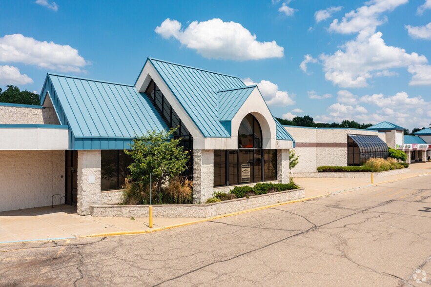 More Photos Of 4157-4245 E Court St, Burton Department Store For Sale