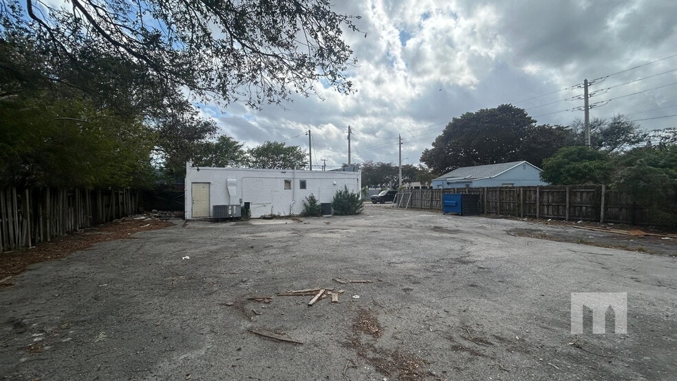 More Photos Of 100 NW 1st St, Hallandale Beach Storefront Retail Office For Lease