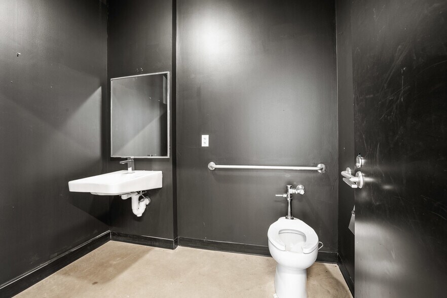 More Photos Of 206 Main St, Gloucester Apartments For Lease