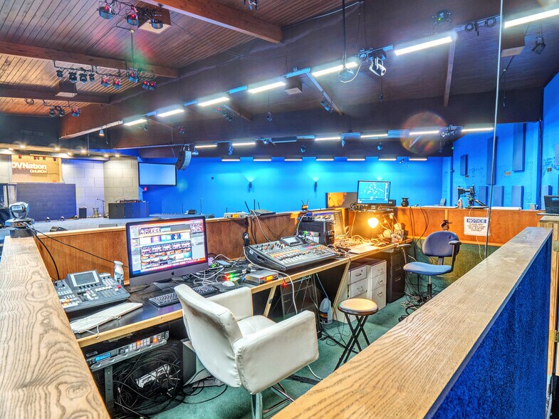 More Photos Of 824 W Pipeline Rd, Hurst Religious Facility For Sale