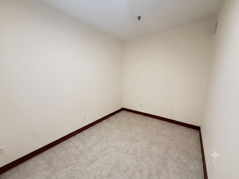 More Photos Of 4102 Bell Blvd, Bayside Office For Lease
