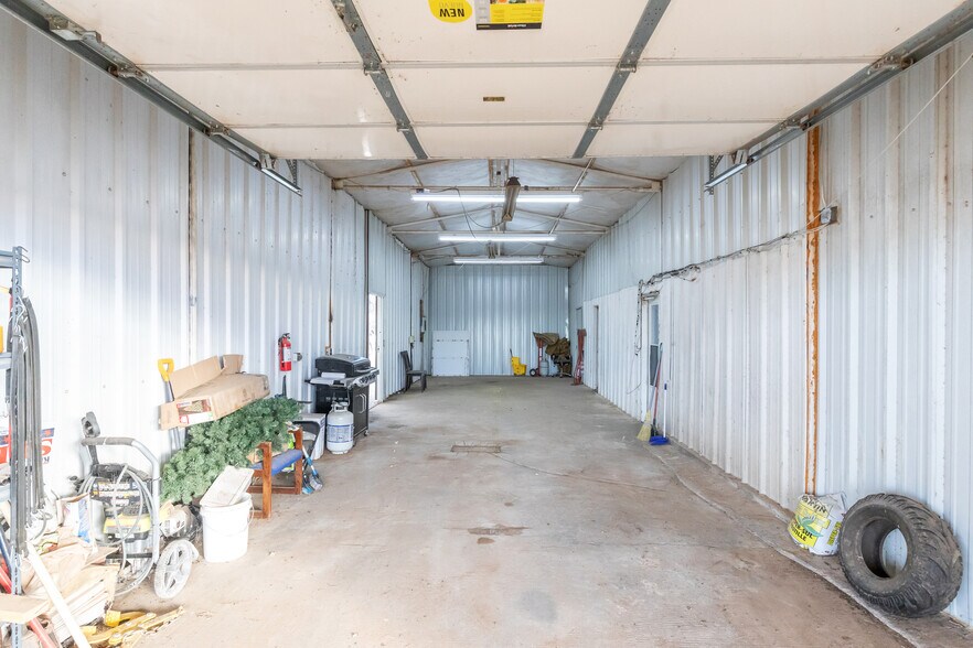 More Photos Of 711 S 3rd Ave, Munday Warehouse For Sale