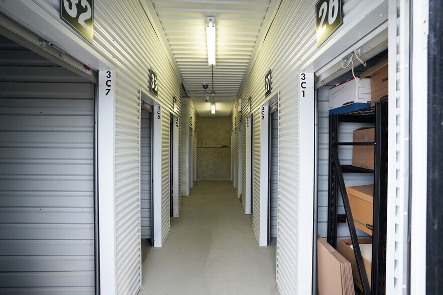 More Photos Of 952 Boulder Blvd, Stony Plain Warehouse For Lease