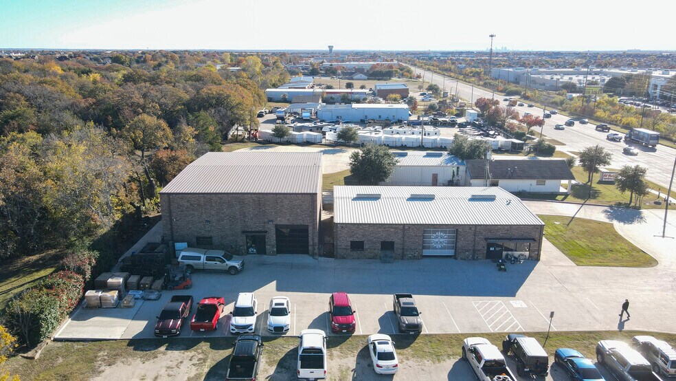 More Photos Of 1375 S Main St, Keller Warehouse For Sale