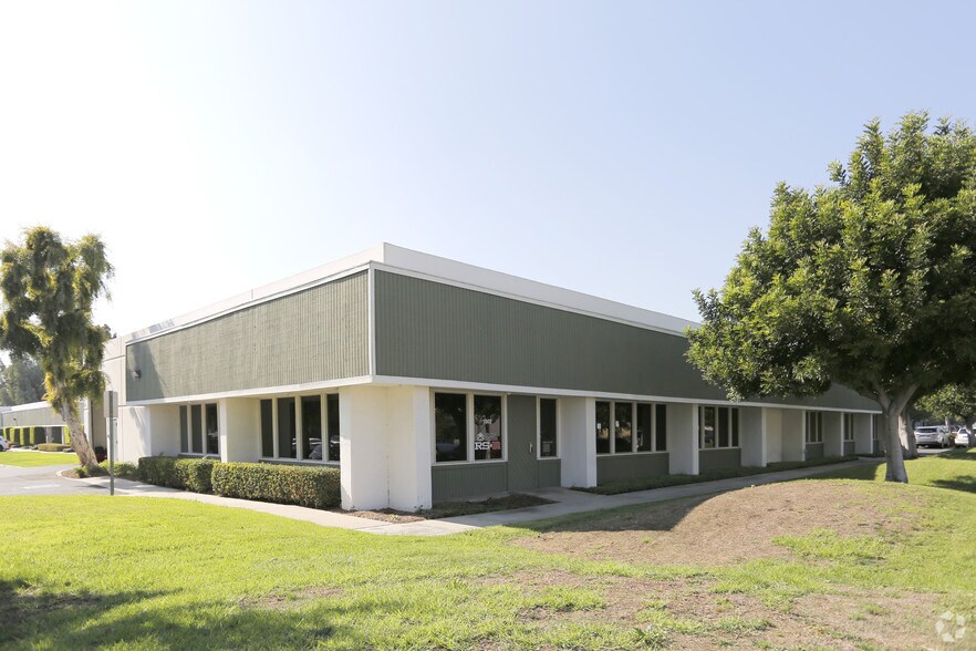 More Photos Of 1800-1826 Carnegie Ave, Santa Ana Flex For Sale