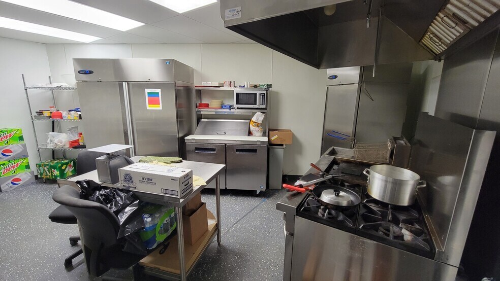 More Photos Of 27531 Grand River St, Livonia General Retail For Sale