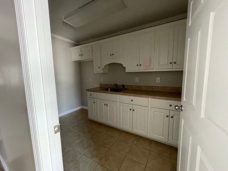 More Photos Of 1011 East Ave, North Augusta Medical For Lease