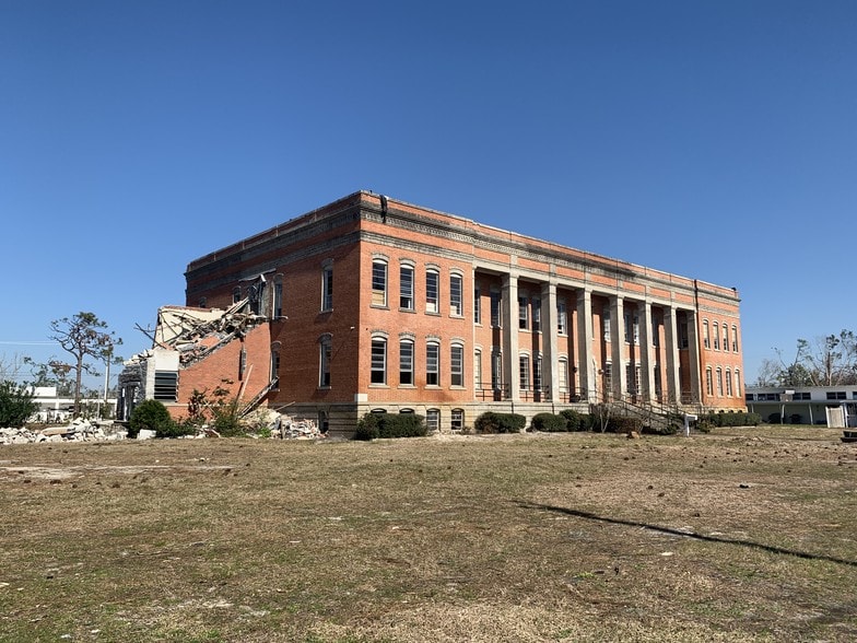 More Photos Of 101 E 7th St, Panama City Schools For Sale