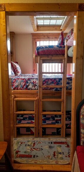 More Photos Of 160 Spring St, Eureka Springs Hospitality For Sale