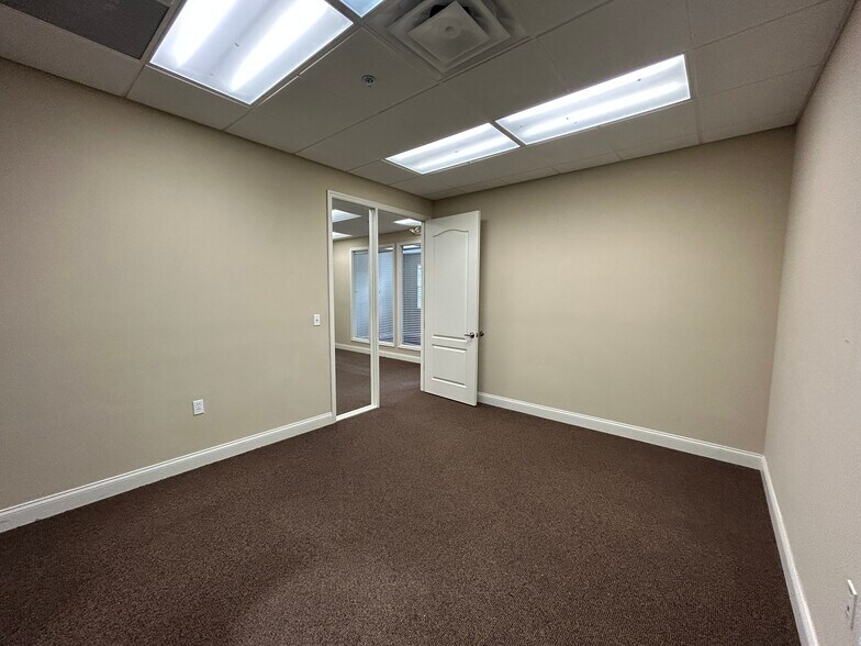 More Photos Of 5601-5605 Marquesas Cir, Sarasota Office For Lease