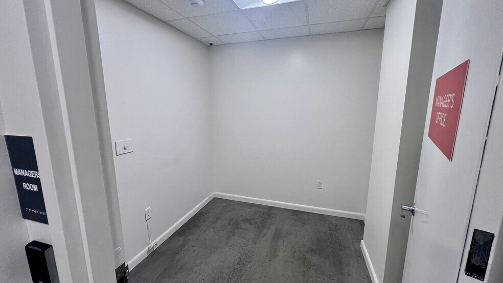 More Photos Of 2409 S Macdill Ave, Tampa Freestanding For Lease